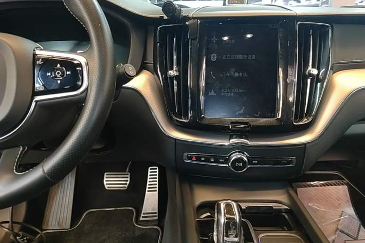 Used Volvo XC60 New Energy 2019 T8 E-Drive Hybrid Intelligent Luxury Sport Edition China V Standard Audio And AC Panel