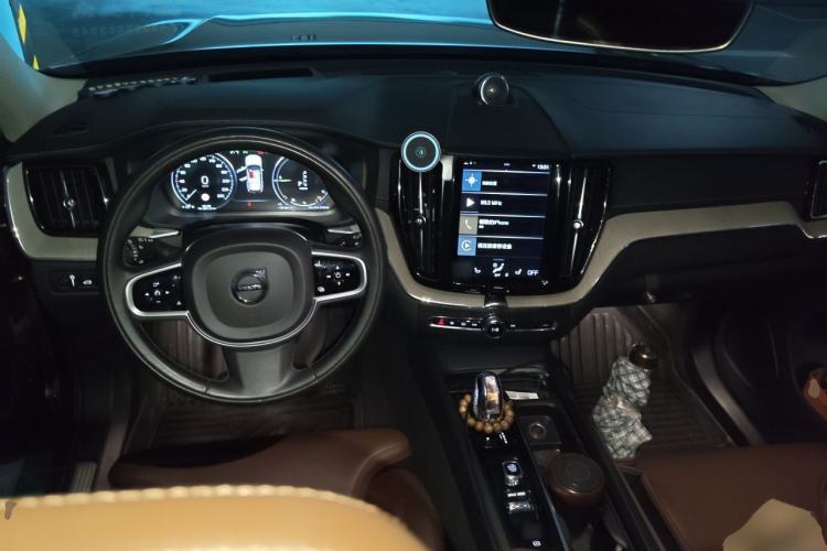 Used Volvo XC60 New Energy 2019 T8 E-Drive Hybrid Prestige Luxury Version China V Standard Center Console
