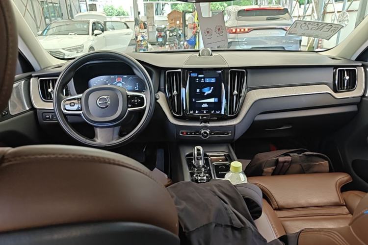 Used Volvo XC60 New Energy 2019 T8 e-Drive Hybrid Prestige Luxury Edition China VI Standard Center Console