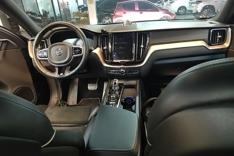 Used Volvo XC60 New Energy 2019 T8 E-Drive Hybrid Intelligent Luxury Sport Edition China V Standard Center Console