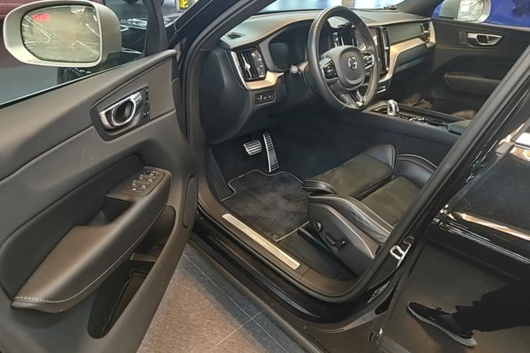 Used Volvo XC60 New Energy 2019 T8 E-Drive Hybrid Intelligent Luxury Sport Edition China V Standard Driver Seat