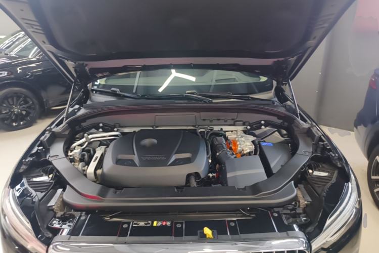 Used Volvo XC60 New Energy 2019 T8 E-Drive Hybrid Prestige Luxury Version China V Standard Engine Bay