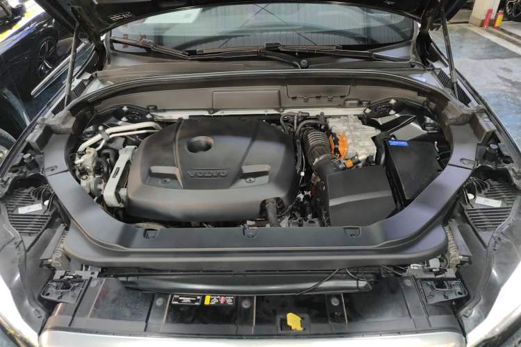 Used Volvo XC60 New Energy 2019 T8 E-Drive Hybrid Intelligent Luxury Sport Edition China V Standard Engine Bay