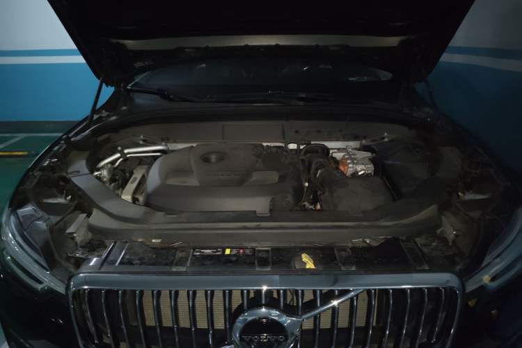 Used Volvo XC60 New Energy 2019 T8 E-Drive Hybrid Prestige Luxury Version China V Standard Engine Bay