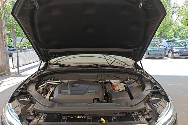 Used Volvo XC60 New Energy 2019 T8 e-Drive Hybrid Prestige Luxury Edition China VI Standard Engine Bay