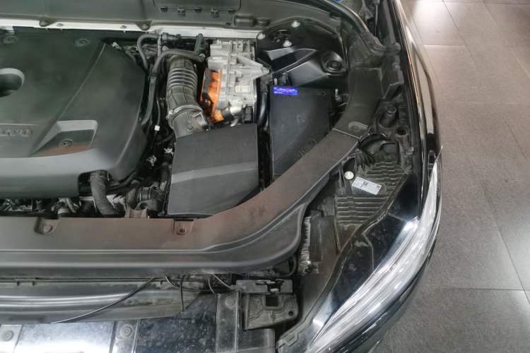 Used Volvo XC60 New Energy 2019 T8 E-Drive Hybrid Intelligent Luxury Sport Edition China VI Engine Bay Left