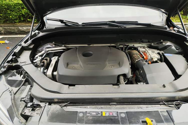 Used Volvo XC60 New Energy 2019 T8 E-Drive Hybrid Intelligent Luxury Sport Edition China V Standard Engine Bay Right