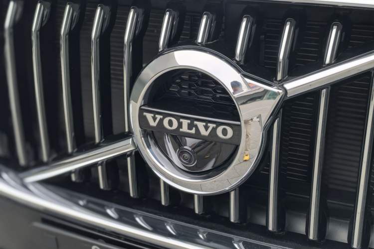 Used Volvo XC60 New Energy 2019 T8 E-Drive Hybrid Prestige Luxury Version China V Standard Exterior 3