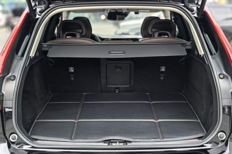 Used Volvo XC60 New Energy 2019 T8 E-Drive Hybrid Prestige Luxury Version China V Standard Exterior 9