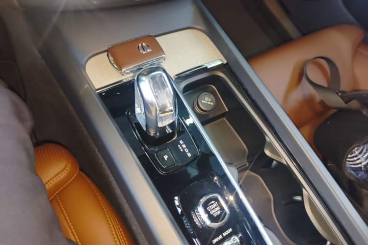 Used Volvo XC60 New Energy 2019 T8 E-Drive Hybrid Prestige Luxury Version China V Standard Gear Lever
