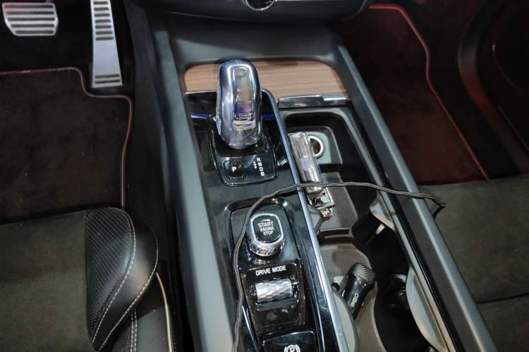 Used Volvo XC60 New Energy 2019 T8 E-Drive Hybrid Intelligent Luxury Sport Edition China V Standard Gear Lever