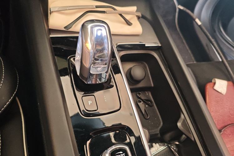 Used Volvo XC60 New Energy 2019 T8 E-Drive Hybrid Intelligent Luxury Sport Edition China V Standard Gear Lever