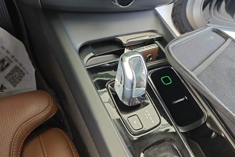 Used Volvo XC60 New Energy 2019 T8 e-Drive Hybrid Prestige Luxury Edition China VI Standard Gear Lever