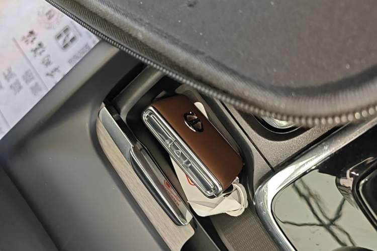 Used Volvo XC60 New Energy 2019 T8 e-Drive Hybrid Prestige Luxury Edition China VI Standard Interior 1