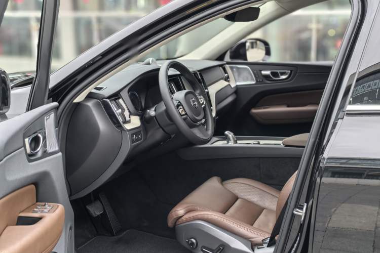 Used Volvo XC60 New Energy 2019 T8 E-Drive Hybrid Prestige Luxury Version China V Standard Interior 6