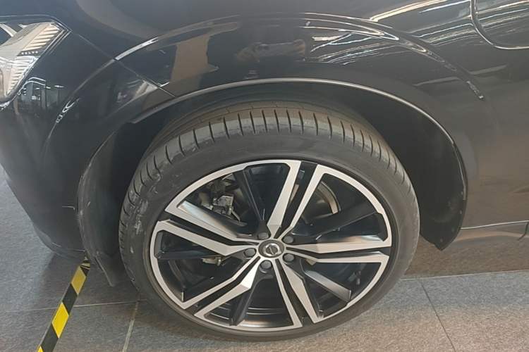 Used Volvo XC60 New Energy 2019 T8 E-Drive Hybrid Intelligent Luxury Sport Edition China V Standard Left Front Wheel Hub