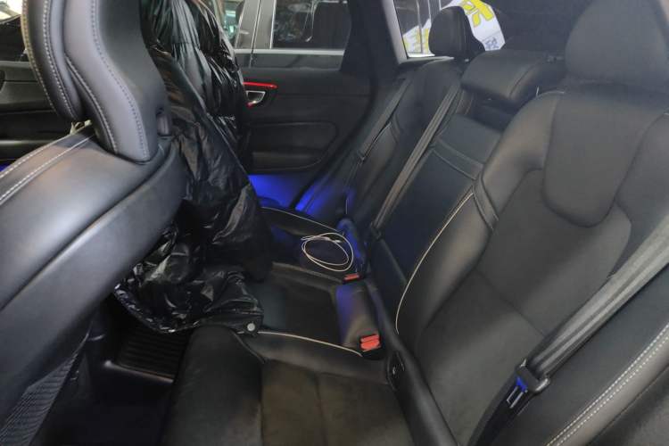 Used Volvo XC60 New Energy 2019 T8 E-Drive Hybrid Intelligent Luxury Sport Edition China V Standard Left Rear Seat