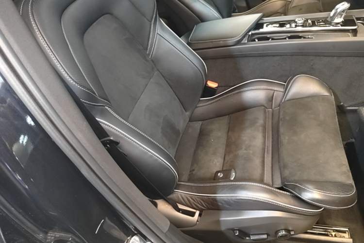 Used Volvo XC60 New Energy 2019 T8 E-Drive Hybrid Intelligent Luxury Sport Edition China V Standard Right Front Seat