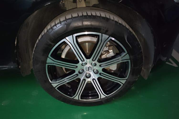 Used Volvo XC60 New Energy 2019 T8 E-Drive Hybrid Prestige Luxury Version China V Standard Right Front Wheel Hub