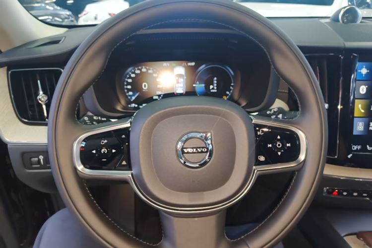 Used Volvo XC60 New Energy 2019 T8 E-Drive Hybrid Prestige Luxury Version China V Standard Steering Wheel