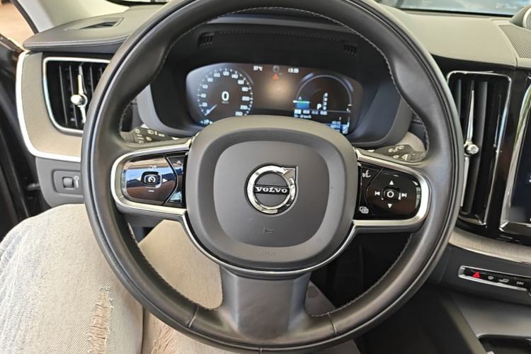 Used Volvo XC60 New Energy 2019 T8 e-Drive Hybrid Prestige Luxury Edition China VI Standard Steering Wheel