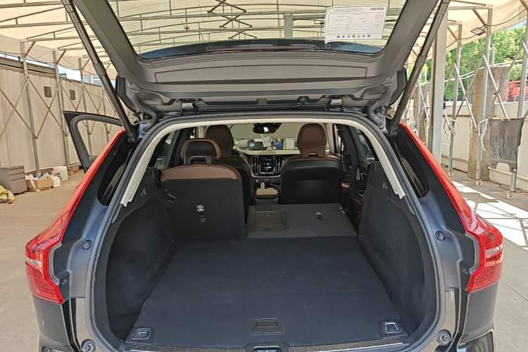 Used Volvo XC60 New Energy 2019 T8 e-Drive Hybrid Prestige Luxury Edition China VI Standard Trunk