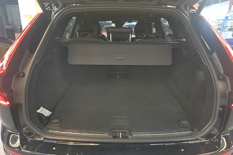 Used Volvo XC60 New Energy 2019 T8 E-Drive Hybrid Intelligent Luxury Sport Edition China V Standard Trunk