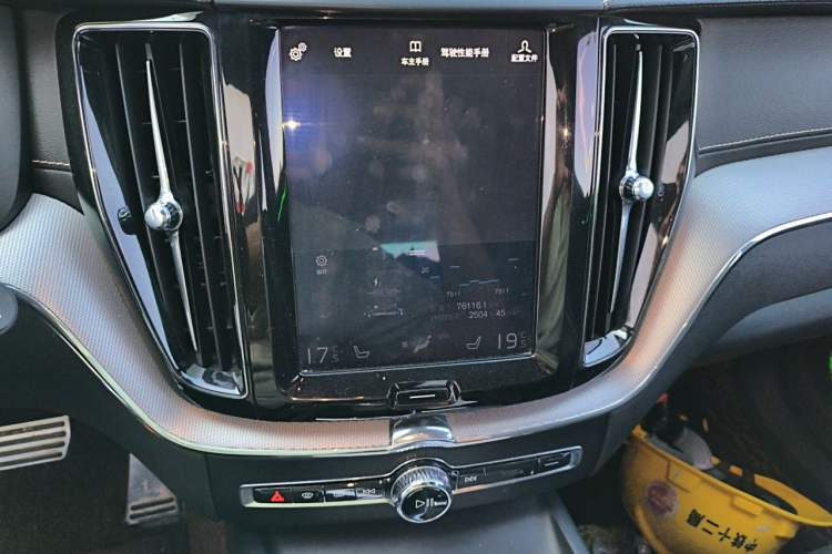 Used Volvo XC60 New Energy 2019 T8 E-Drive Hybrid Intelligent Luxury Sport Edition China VI Audio And AC Panel