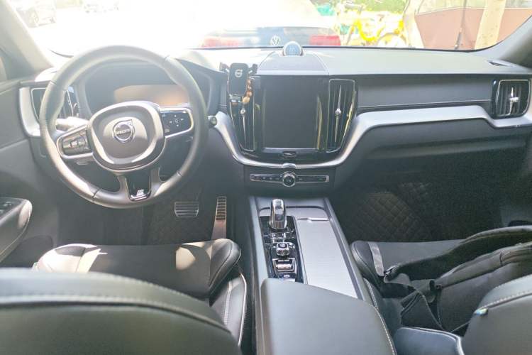 Used Volvo XC60 New Energy 2019 T8 E-Drive Hybrid Intelligent Luxury Sport Edition China V Standard Center Console