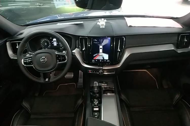 Used Volvo XC60 New Energy 2019 T8 E-Drive Hybrid Intelligent Luxury Sport Edition China V Standard Center Console