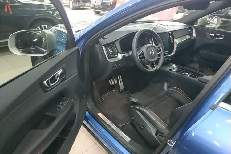 Used Volvo XC60 New Energy 2019 T8 E-Drive Hybrid Intelligent Luxury Sport Edition China V Standard Driver Seat
