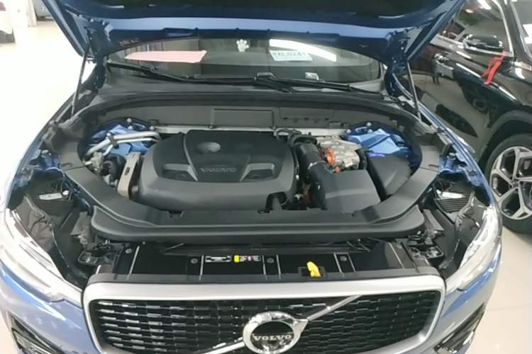 Used Volvo XC60 New Energy 2019 T8 E-Drive Hybrid Intelligent Luxury Sport Edition China V Standard Engine Bay