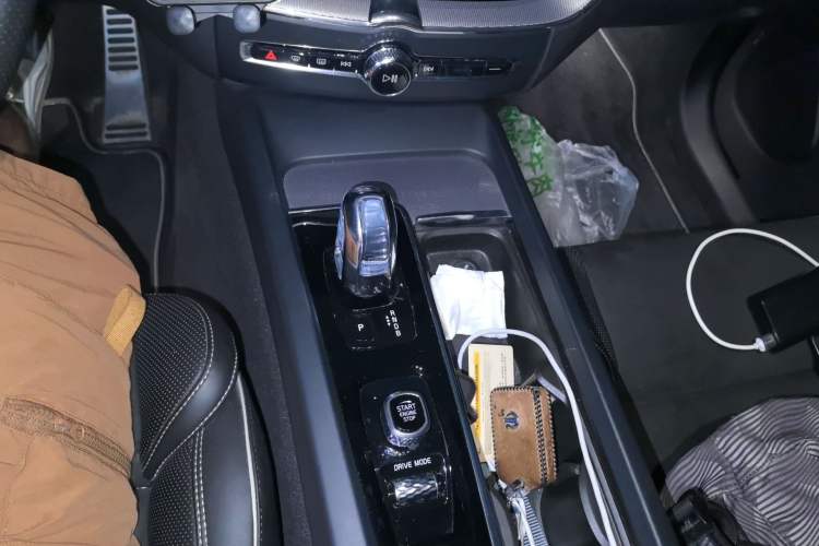 Used Volvo XC60 New Energy 2019 T8 E-Drive Hybrid Intelligent Luxury Sport Edition China VI Gear Lever