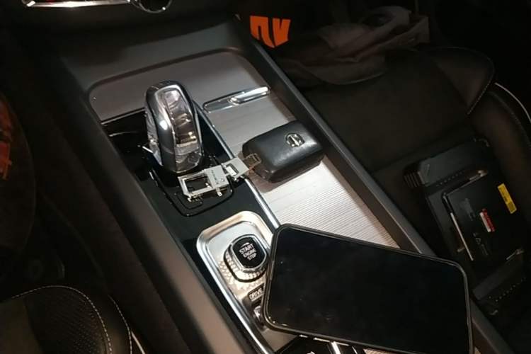Used Volvo XC60 New Energy 2019 T8 E-Drive Hybrid Intelligent Luxury Sport Edition China V Standard Gear Lever