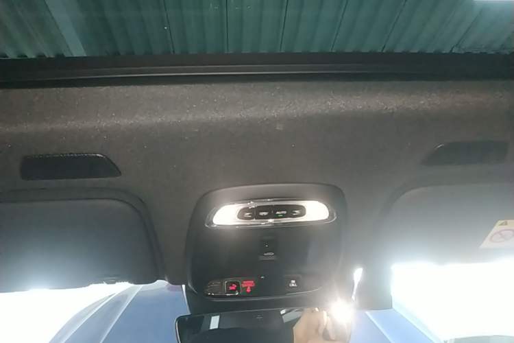 Used Volvo XC60 New Energy 2019 T8 E-Drive Hybrid Intelligent Luxury Sport Edition China V Standard Headliner