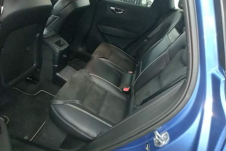 Used Volvo XC60 New Energy 2019 T8 E-Drive Hybrid Intelligent Luxury Sport Edition China V Standard Left Rear Seat