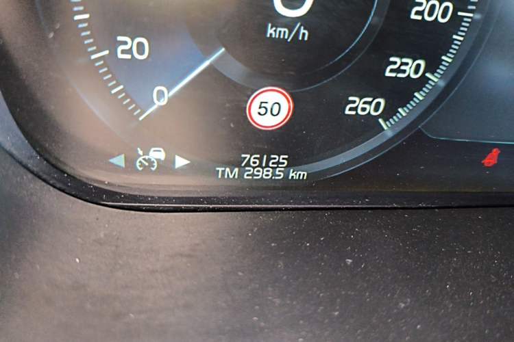 Used Volvo XC60 New Energy 2019 T8 E-Drive Hybrid Intelligent Luxury Sport Edition China VI Odometer Close Up