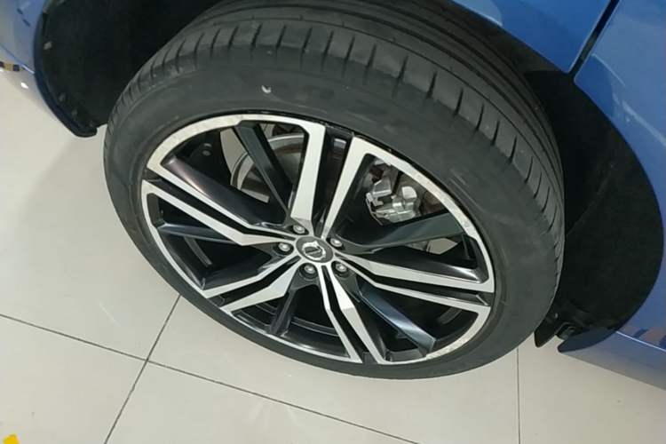 Used Volvo XC60 New Energy 2019 T8 E-Drive Hybrid Intelligent Luxury Sport Edition China V Standard Right Rear Wheel Hub
