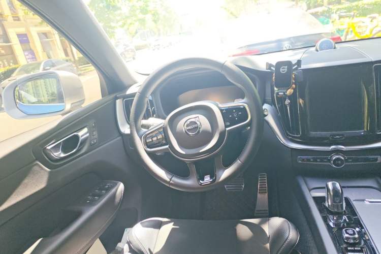Used Volvo XC60 New Energy 2019 T8 E-Drive Hybrid Intelligent Luxury Sport Edition China V Standard Steering Wheel