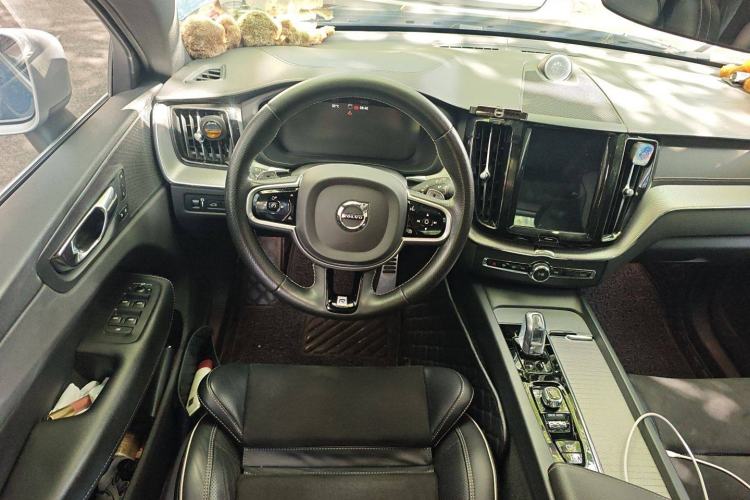 Used Volvo XC60 New Energy 2019 T8 E-Drive Hybrid Intelligent Luxury Sport Edition China V Standard Steering Wheel