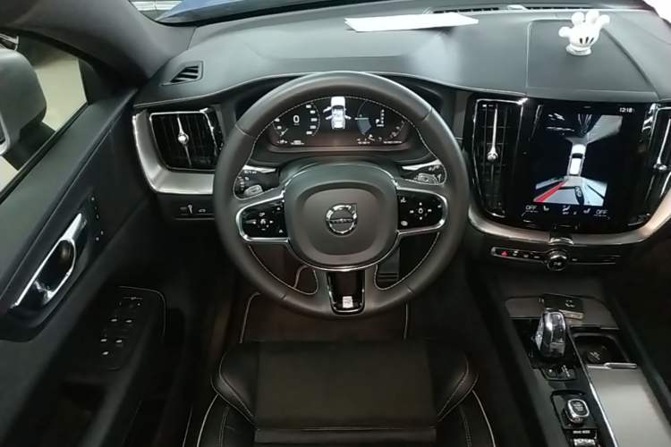 Used Volvo XC60 New Energy 2019 T8 E-Drive Hybrid Intelligent Luxury Sport Edition China V Standard Steering Wheel