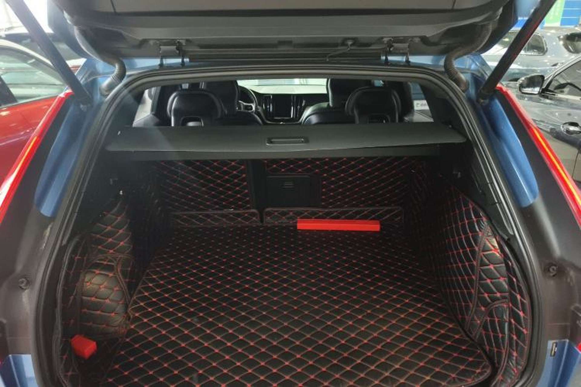 Used Volvo XC60 New Energy 2019 T8 E-Drive Hybrid Intelligent Luxury Sport Edition China VI Trunk