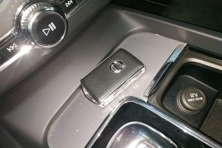Used Volvo XC60 New Energy 2019 T8 E-Drive Hybrid Intelligent Luxury Sport Edition China V Standard Vehicle Key