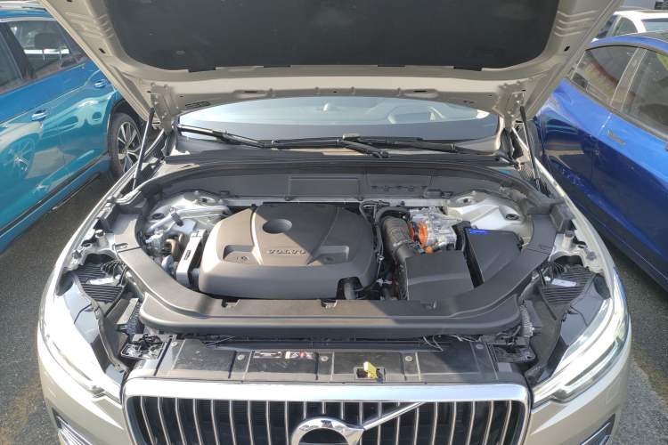 Used Volvo XC60 New Energy 2019 T8 e-Drive Hybrid Prestige Luxury Edition China VI Standard Engine Bay