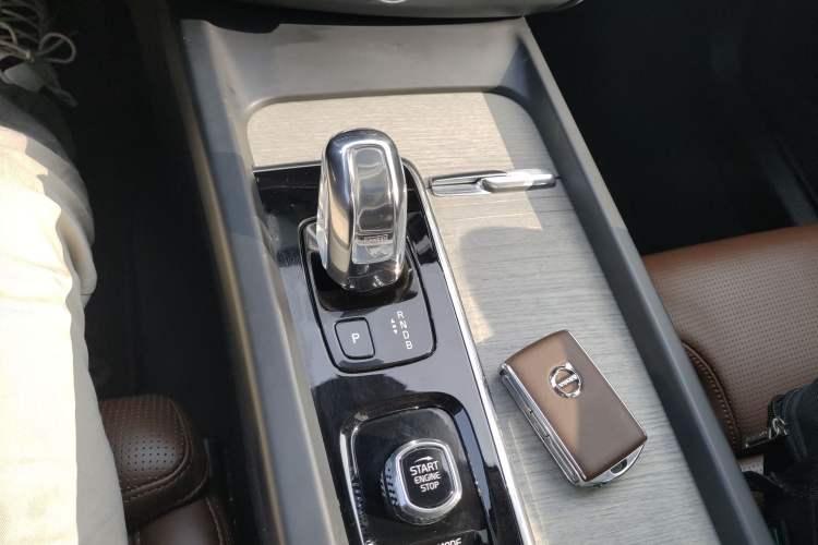 Used Volvo XC60 New Energy 2019 T8 e-Drive Hybrid Prestige Luxury Edition China VI Standard Gear Lever