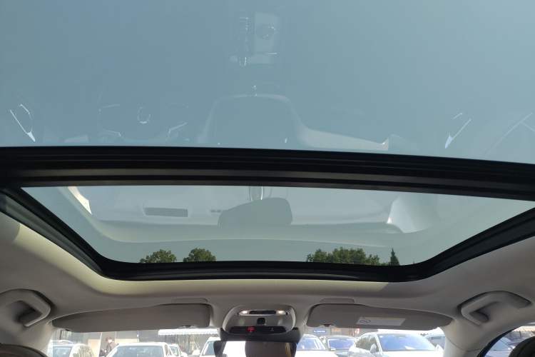 Used Volvo XC60 New Energy 2019 T8 e-Drive Hybrid Prestige Luxury Edition China VI Standard Headliner