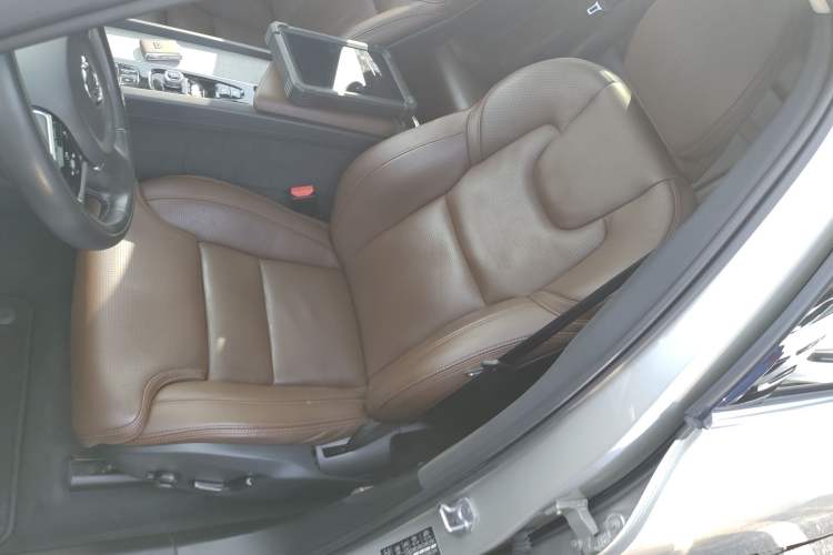 Used Volvo XC60 New Energy 2019 T8 e-Drive Hybrid Prestige Luxury Edition China VI Standard Left Front Seat