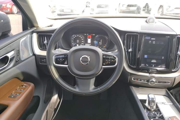 Used Volvo XC60 New Energy 2019 T8 e-Drive Hybrid Prestige Luxury Edition China VI Standard Steering Wheel
