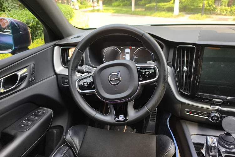 Used Volvo XC60 New Energy 2019 T8 E-Drive Hybrid Intelligent Luxury Sport Edition China V Standard Steering Wheel
