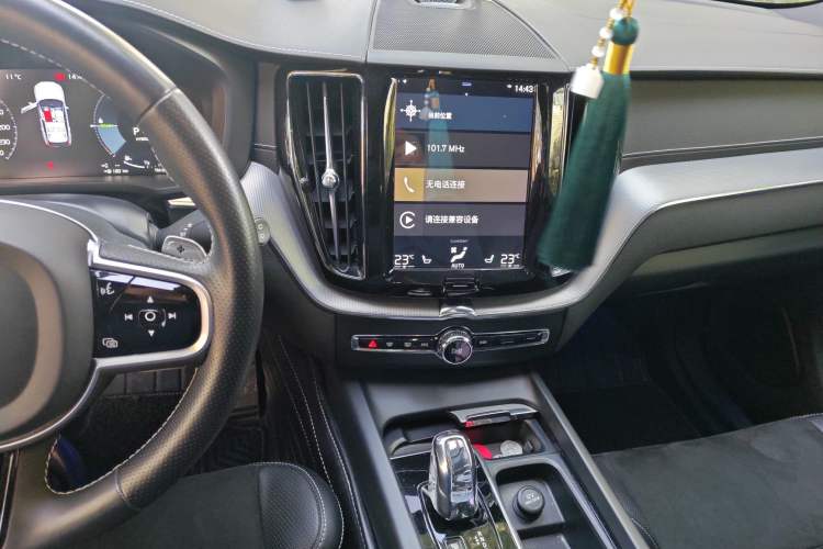 Used Volvo XC60 New Energy 2019 T8 E-Drive Hybrid Intelligent Luxury Sport Edition China V Standard Audio And AC Panel